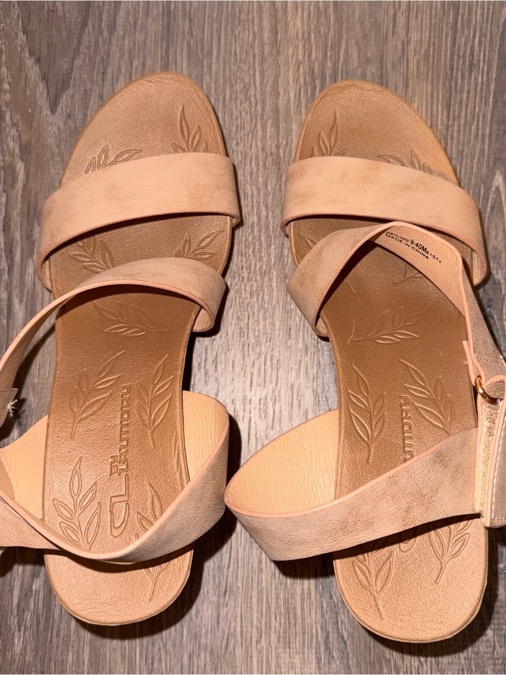 CL by Laundry Kingly Beige Tan nude shimmer Cork Wedge Sandals 9 - Picture 2 of 13